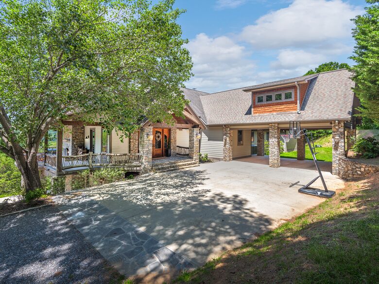 Private Western North Carolina Estate with Panoramic Mountain Views - Clyde, North Carolina