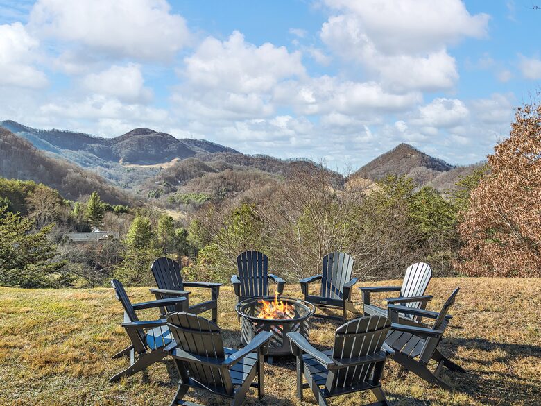 Private Western North Carolina Estate with Panoramic Mountain Views - Clyde, North Carolina