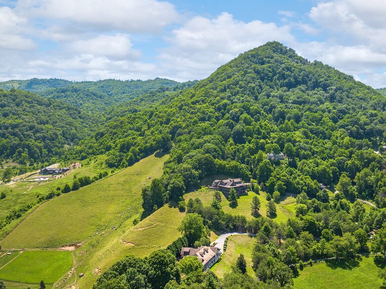Private Western North Carolina Estate with Panoramic Mountain Views - Clyde, North Carolina