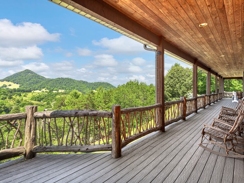 Private Western North Carolina Estate with Panoramic Mountain Views - Clyde, North Carolina
