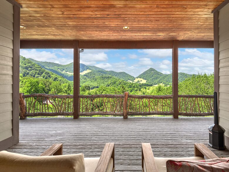 Private Western North Carolina Estate with Panoramic Mountain Views - Clyde, North Carolina