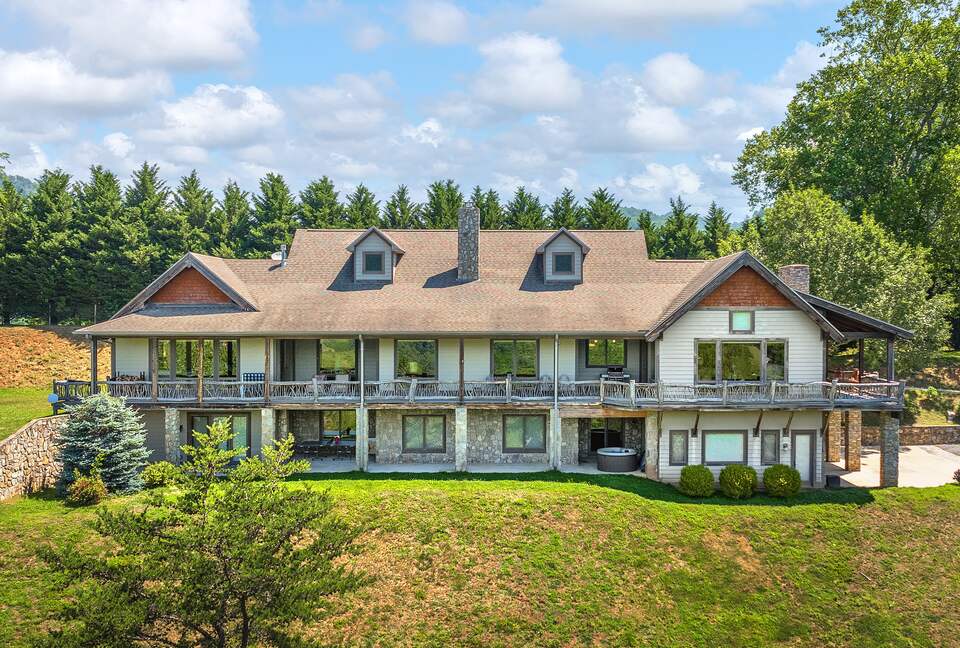 Private Western North Carolina Estate with Panoramic Mountain Views - Clyde, North Carolina