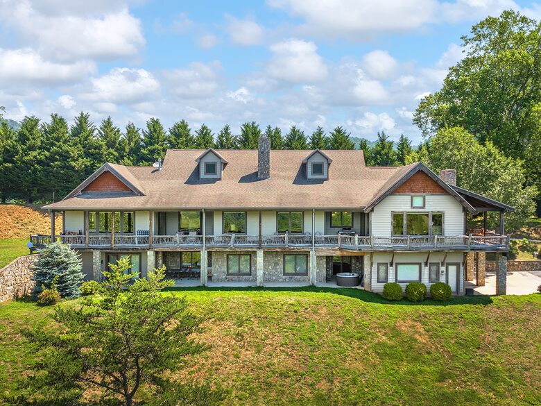 Private Western North Carolina Estate with Panoramic Mountain Views - Clyde, North Carolina