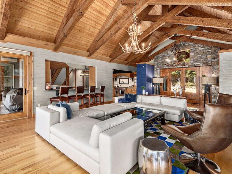 Private Western North Carolina Estate with Panoramic Mountain Views - Clyde, North Carolina