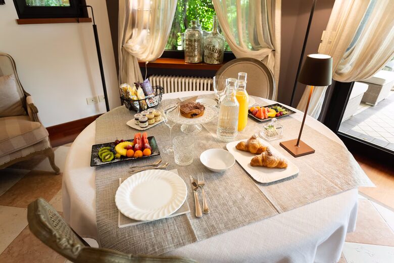 Suite Seneca - Azzano San Paolo, Bergamo, Italy