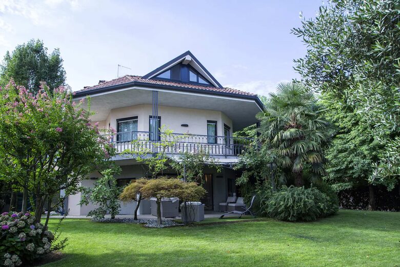 Suite Seneca - Azzano San Paolo, Bergamo, Italy