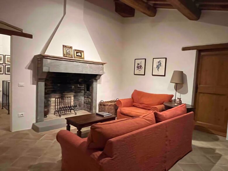 Secluded Stone Farmhouse with Pool & Sweeping Umbrian Views - Montone, Italy