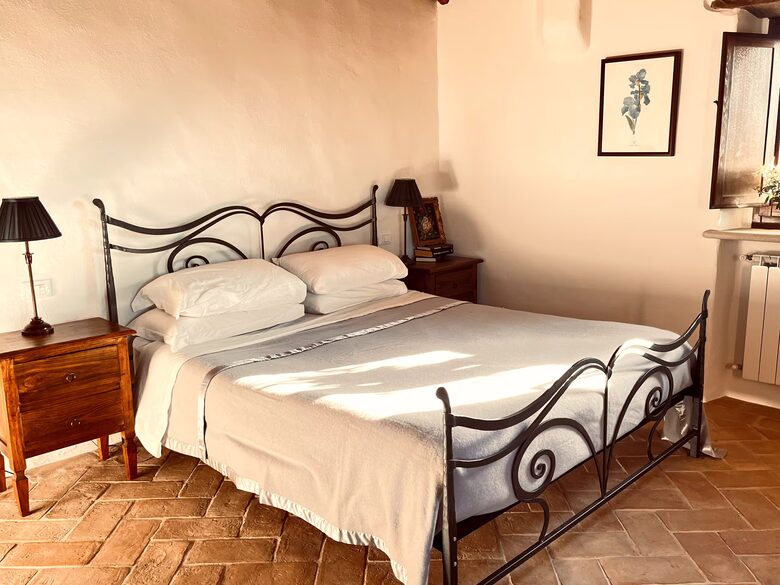 Secluded Stone Farmhouse with Pool & Sweeping Umbrian Views - Montone, Italy
