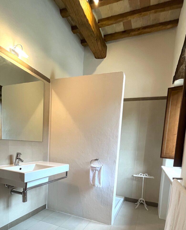 Secluded Stone Farmhouse with Pool & Sweeping Umbrian Views - Montone, Italy