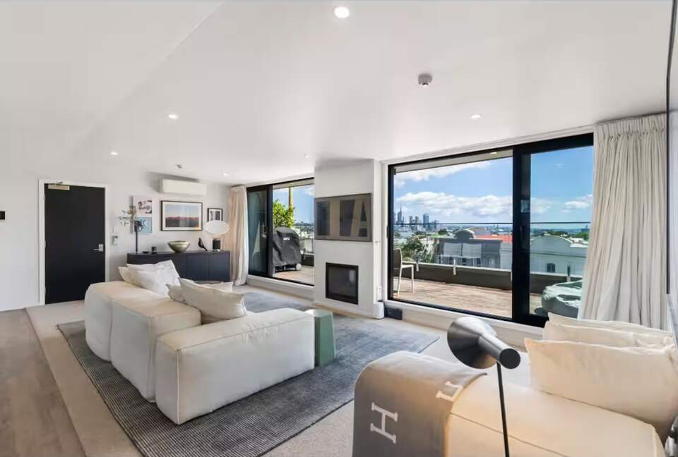 Devonport Penthouse with Harbour Views and Ferry Access - Auckland, New Zealand