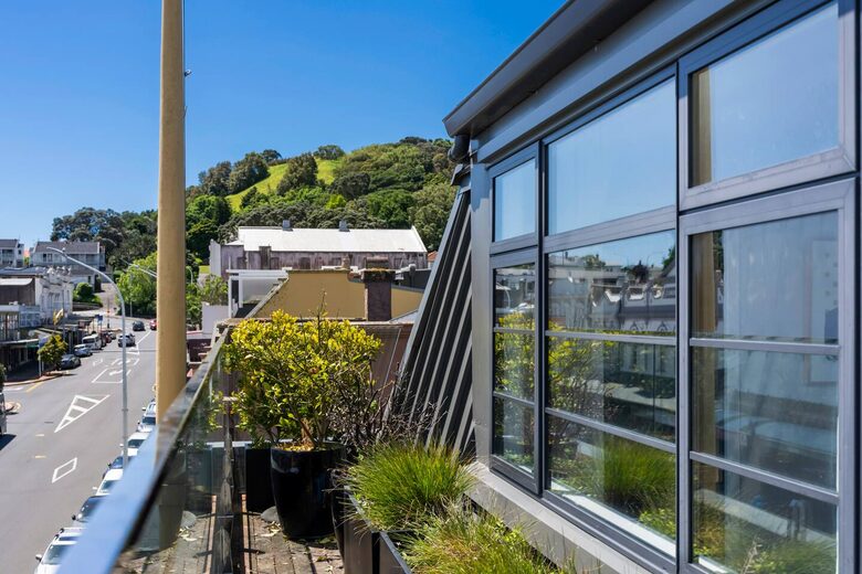 Devonport Penthouse with Harbour Views and Ferry Access - Auckland, New Zealand