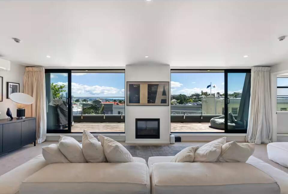 Devonport Penthouse with Harbour Views and Ferry Access - Auckland, New Zealand