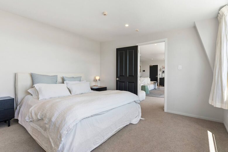 Devonport Penthouse with Harbour Views and Ferry Access - Auckland, New Zealand