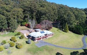 96-Acre Kangaroo Valley Lodge with Mountain Views - Bellawongarah, Australia