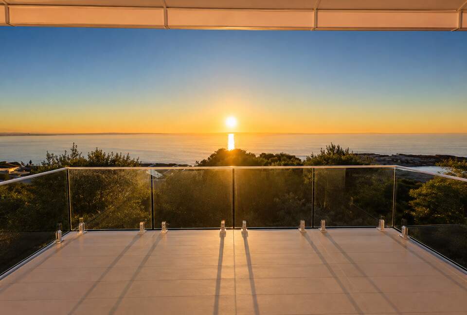 Mount Martha Home with Port Phillip Bay Sunsets - Melbourne, Australia