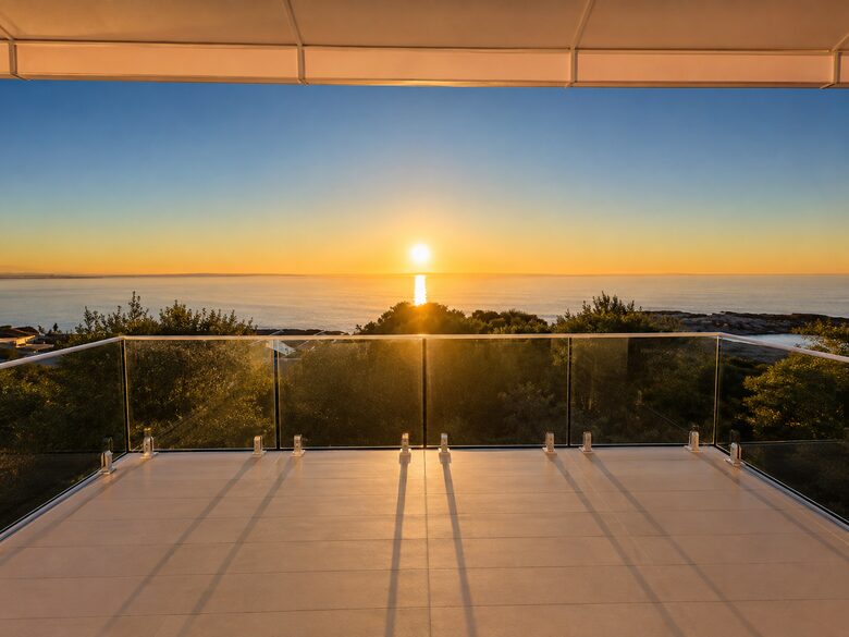 Mount Martha Home with Port Phillip Bay Sunsets - Melbourne, Australia