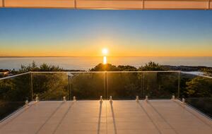 Mount Martha Home with Port Phillip Bay Sunsets - Melbourne, Australia