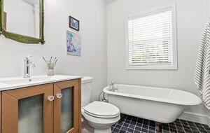 Charming Historic Home Near Downtown Brenham - Brenham, Texas