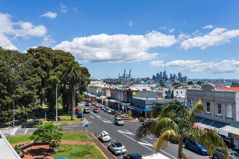 Devonport Penthouse with Harbour Views and Ferry Access - Auckland, New Zealand
