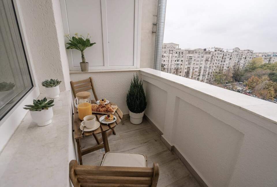 Top Floor City Views in Central Bucharest - Bucharest, Romania