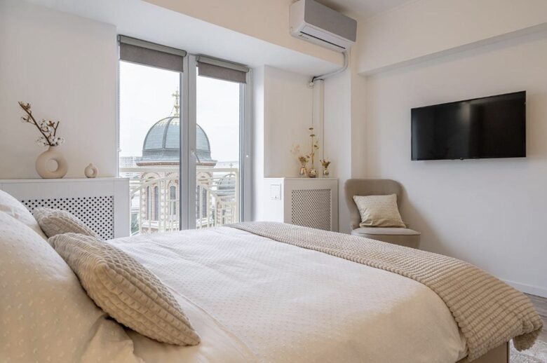 Top Floor City Views in Central Bucharest - Bucharest, Romania