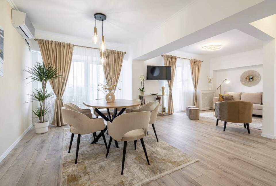 Top Floor City Views in Central Bucharest - Bucharest, Romania