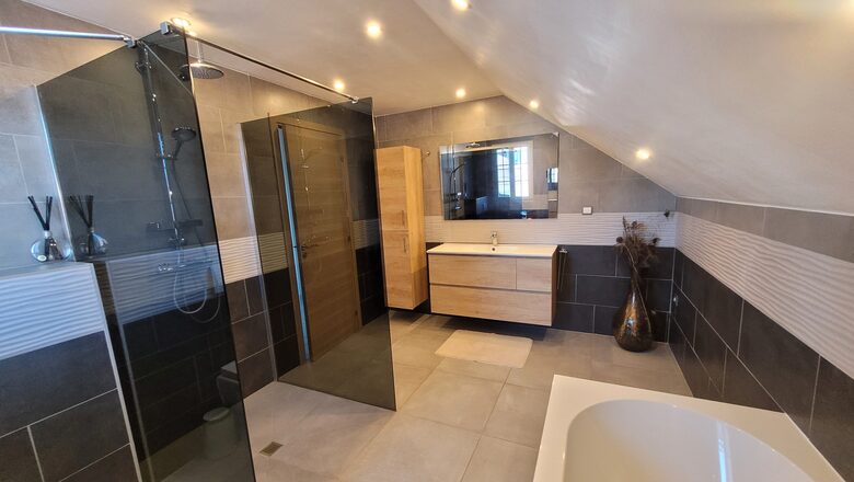 Refined Residence at the Gateway to Geneva - Saint-Genis-Pouilly, France