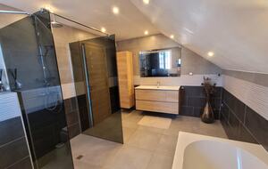 Refined Residence at the Gateway to Geneva - Saint-Genis-Pouilly, France