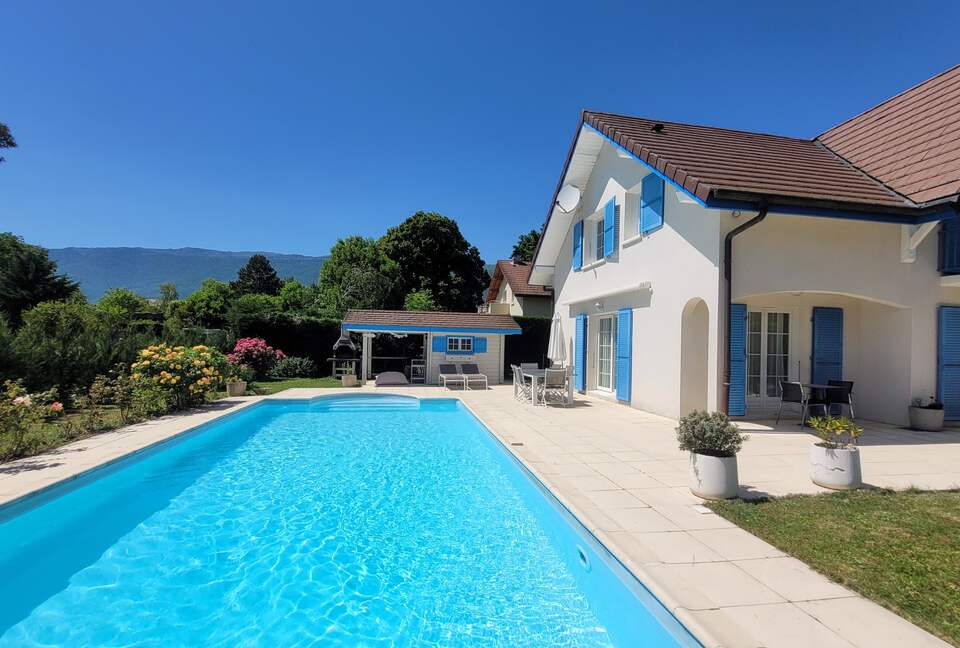 Refined Residence at the Gateway to Geneva - Saint-Genis-Pouilly, France
