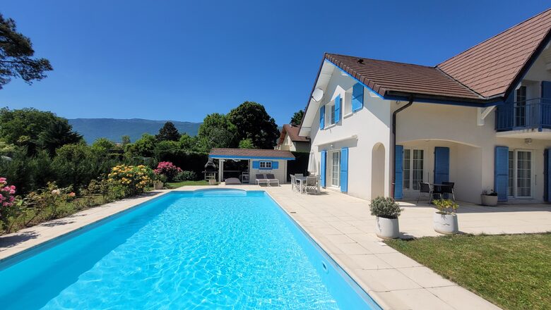 Refined Residence at the Gateway to Geneva - Saint-Genis-Pouilly, France