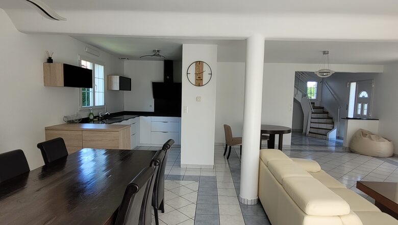 Refined Residence at the Gateway to Geneva - Saint-Genis-Pouilly, France