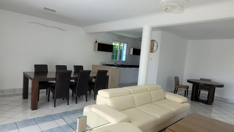 Refined Residence at the Gateway to Geneva - Saint-Genis-Pouilly, France