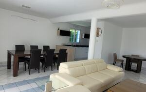 Refined Residence at the Gateway to Geneva - Saint-Genis-Pouilly, France