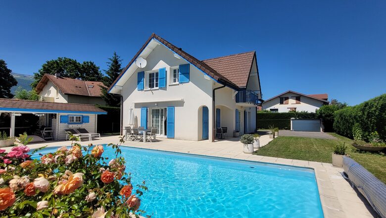 Refined Residence at the Gateway to Geneva - Saint-Genis-Pouilly, France