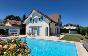 Refined Residence at the Gateway to Geneva - Saint-Genis-Pouilly, France