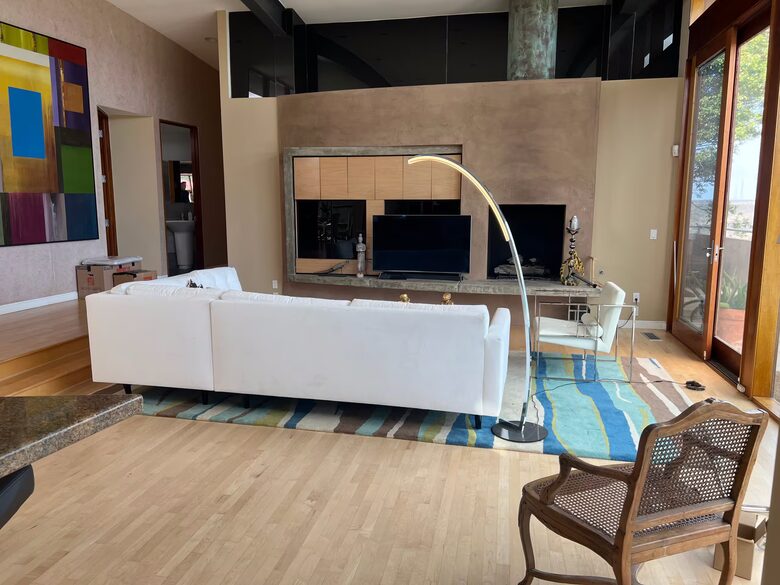 Award-Winning Contemporary Home in the Hills of Laguna Beach - Laguna Beach, California
