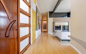 Award-Winning Contemporary Home in the Hills of Laguna Beach - Laguna Beach, California