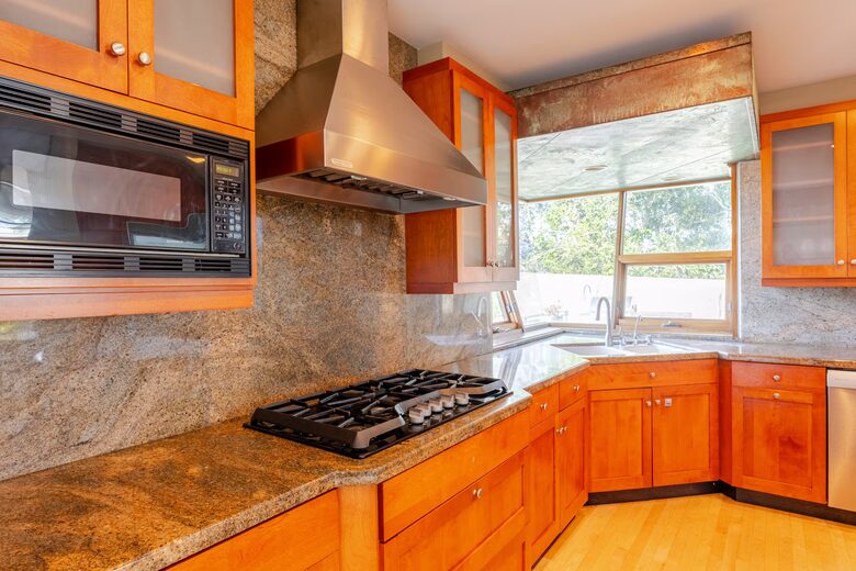 Award-Winning Contemporary Home in the Hills of Laguna Beach - Laguna Beach, California