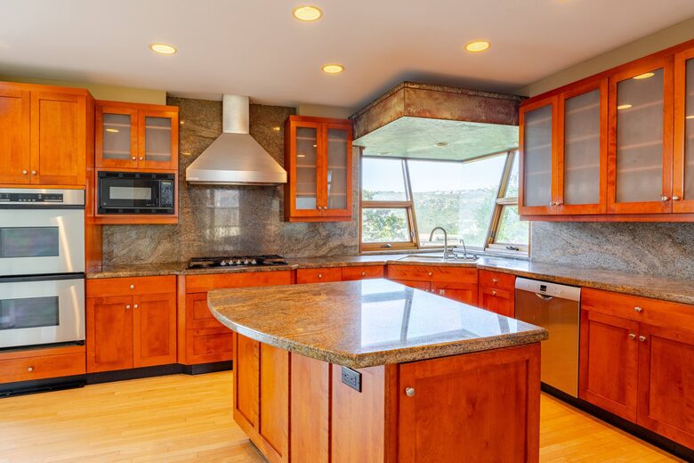 Award-Winning Contemporary Home in the Hills of Laguna Beach - Laguna Beach, California