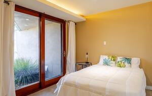 Award-Winning Contemporary Home in the Hills of Laguna Beach - Laguna Beach, California
