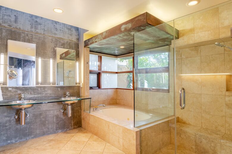Award-Winning Contemporary Home in the Hills of Laguna Beach - Laguna Beach, California