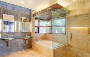 Award-Winning Contemporary Home in the Hills of Laguna Beach - Laguna Beach, California