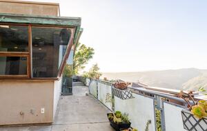 Award-Winning Contemporary Home in the Hills of Laguna Beach - Laguna Beach, California