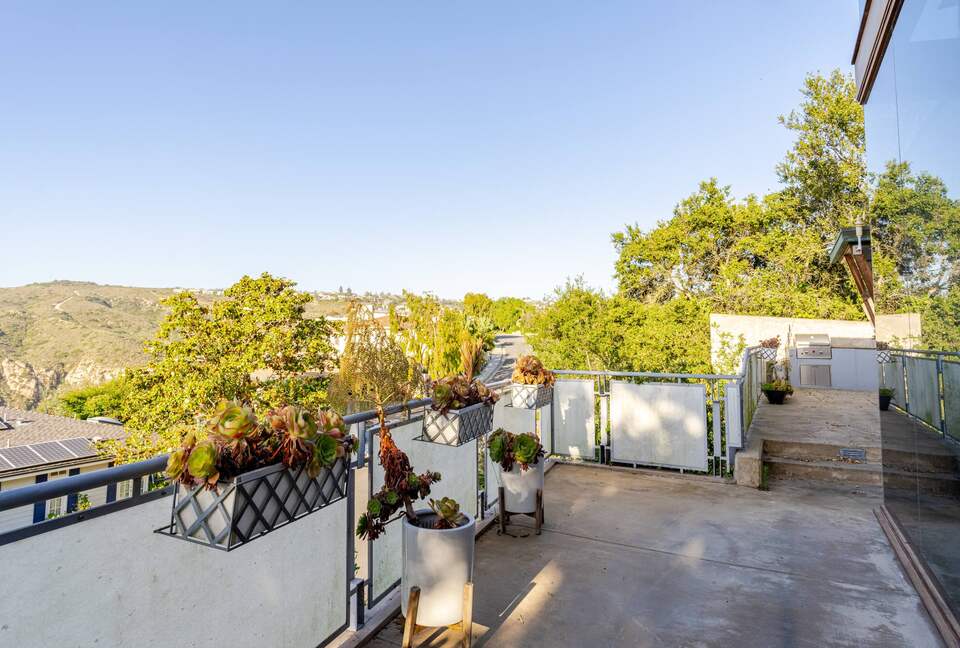 Award-Winning Contemporary Home in the Hills of Laguna Beach - Laguna Beach, California