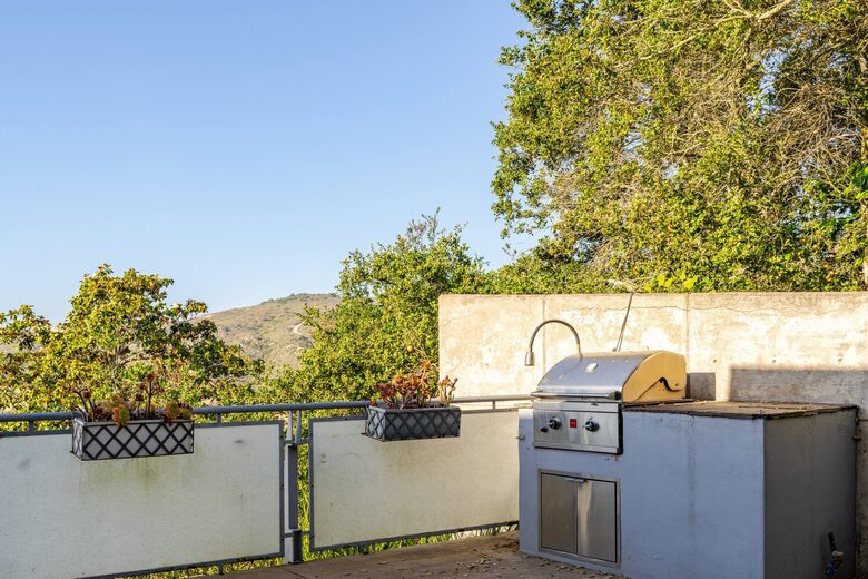 Award-Winning Contemporary Home in the Hills of Laguna Beach - Laguna Beach, California