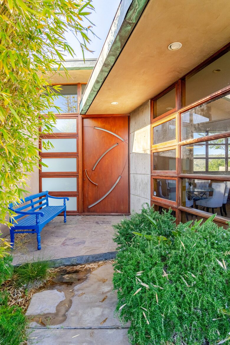 Award-Winning Contemporary Home in the Hills of Laguna Beach - Laguna Beach, California