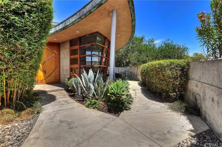 Award-Winning Contemporary Home in the Hills of Laguna Beach - Laguna Beach, California