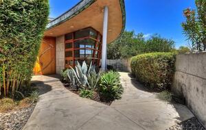 Award-Winning Contemporary Home in the Hills of Laguna Beach - Laguna Beach, California