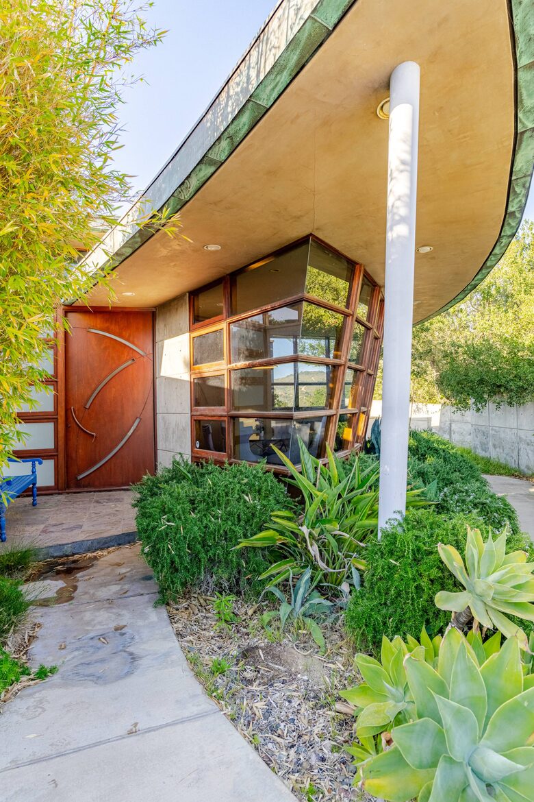 Award-Winning Contemporary Home in the Hills of Laguna Beach - Laguna Beach, California