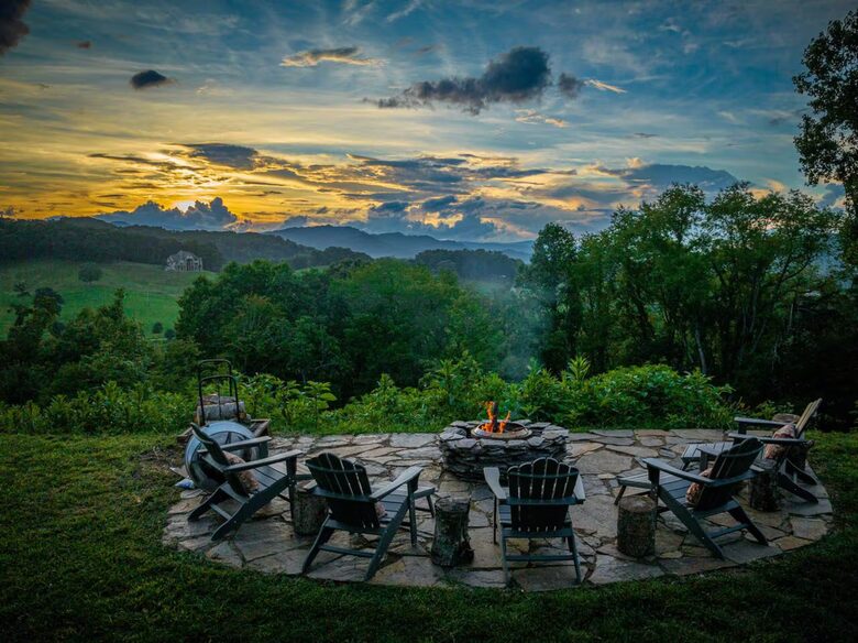 Peaceful Mountain Home Between Waynesville & Asheville - Clyde, North Carolina